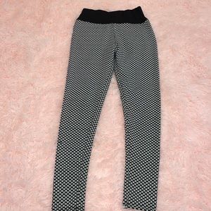 Honeycomb pattern leggings